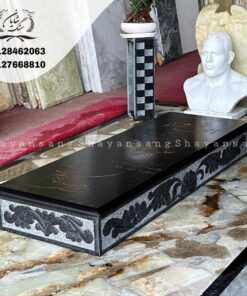 حاشیه دور سنگ قبر