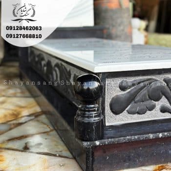 حاشیه دور سنگ قبر