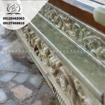 حاشیه دور سنگ قبر